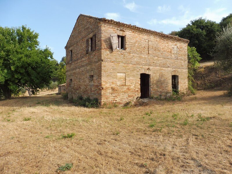Rustico con terreno agricolo