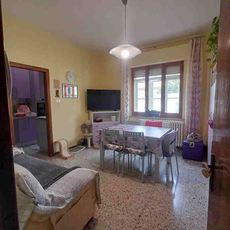 Ampio tricolocale al piano terra con giardino e garage